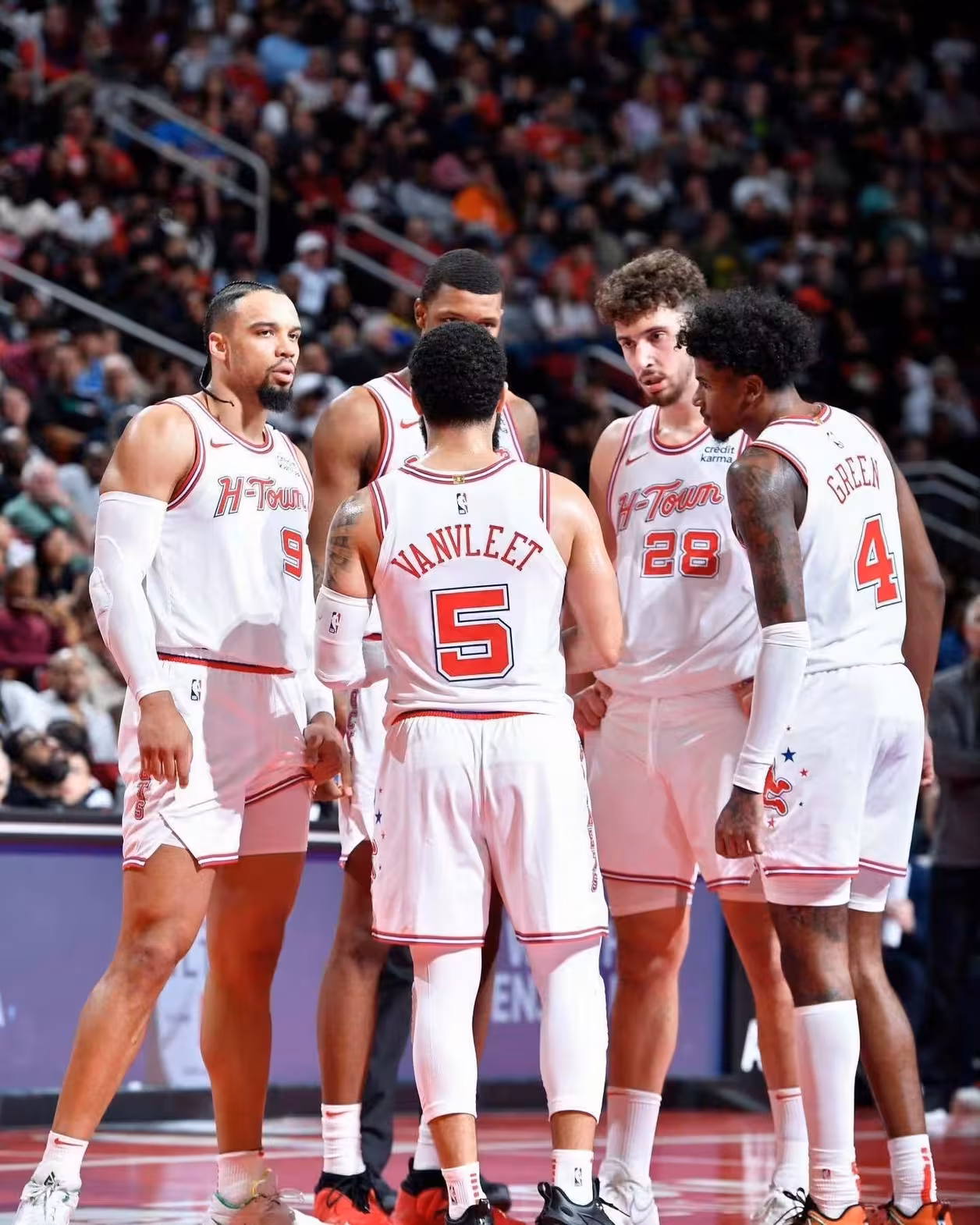 爱游戏-里程碑夜！上海久事外线爆发，荷甲赛前刷纪录，信心回归，阵容厚度经受考验(上海久事vs天津先行者直播)