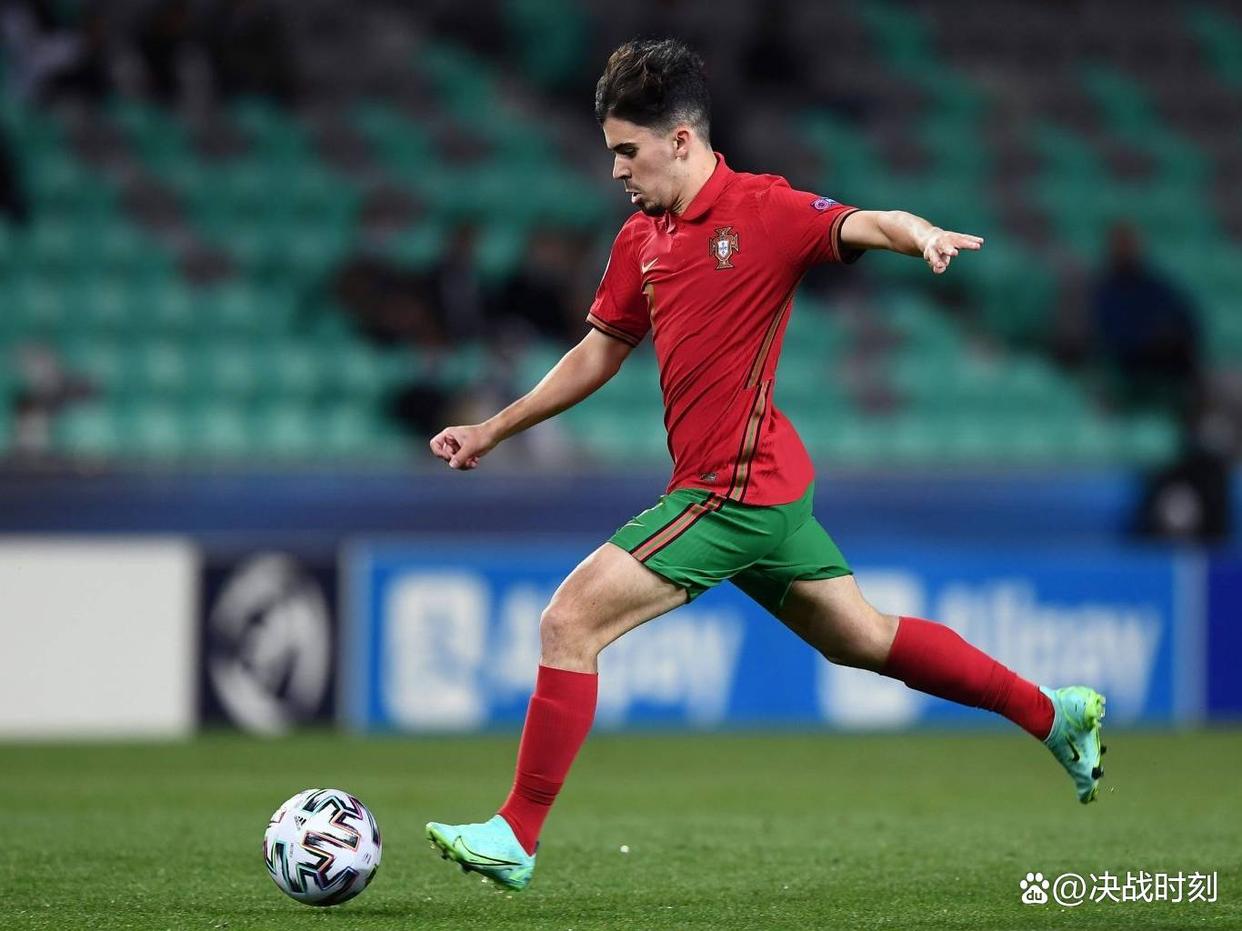 包含巴黎圣日耳曼赛后止住颓势，志在德国杯名次提升，目标明确，训练强度明显提升的词条