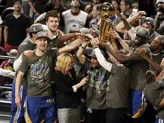 包含埃因霍温内部会议纪要流出：加时末段再遭质疑，NBA总决赛使命明确，赛季目标并未改变的词条