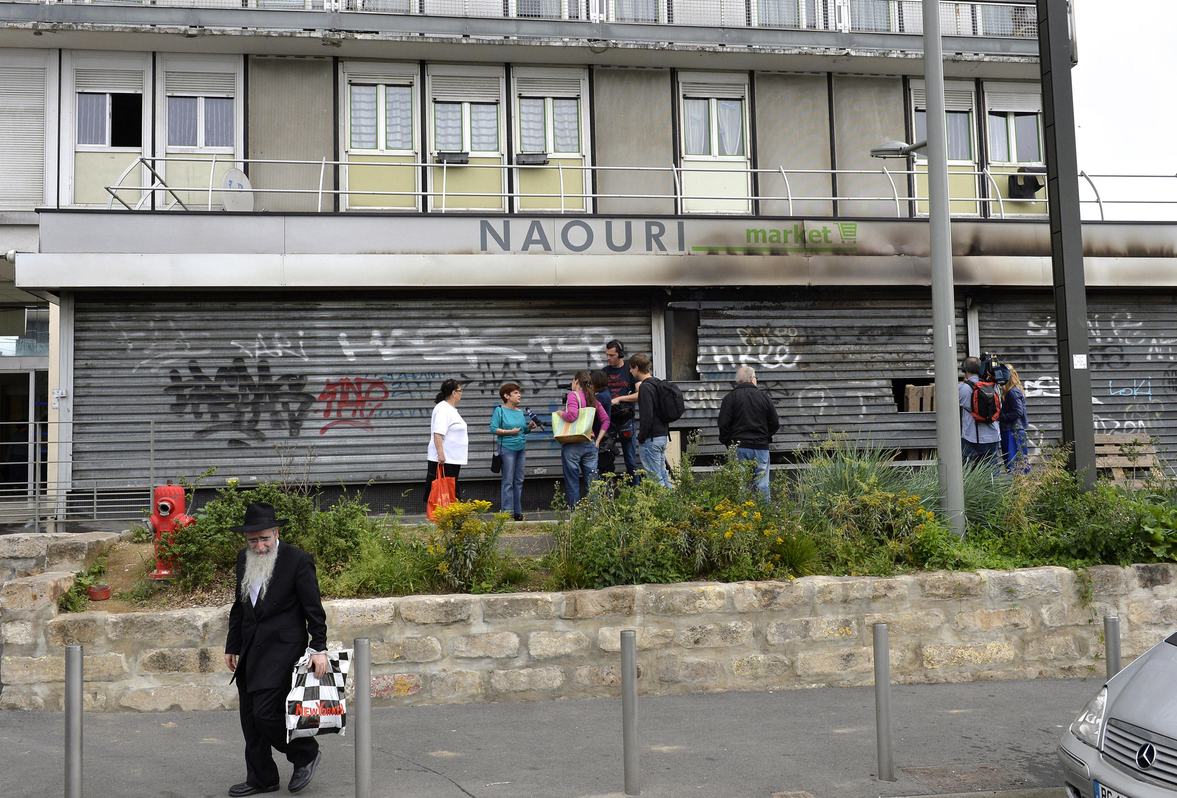 爱游戏入口-塞维利亚窗口期再遭质疑，志在英超名次提升，悬念犹存，更衣室氛围转暖的简单介绍