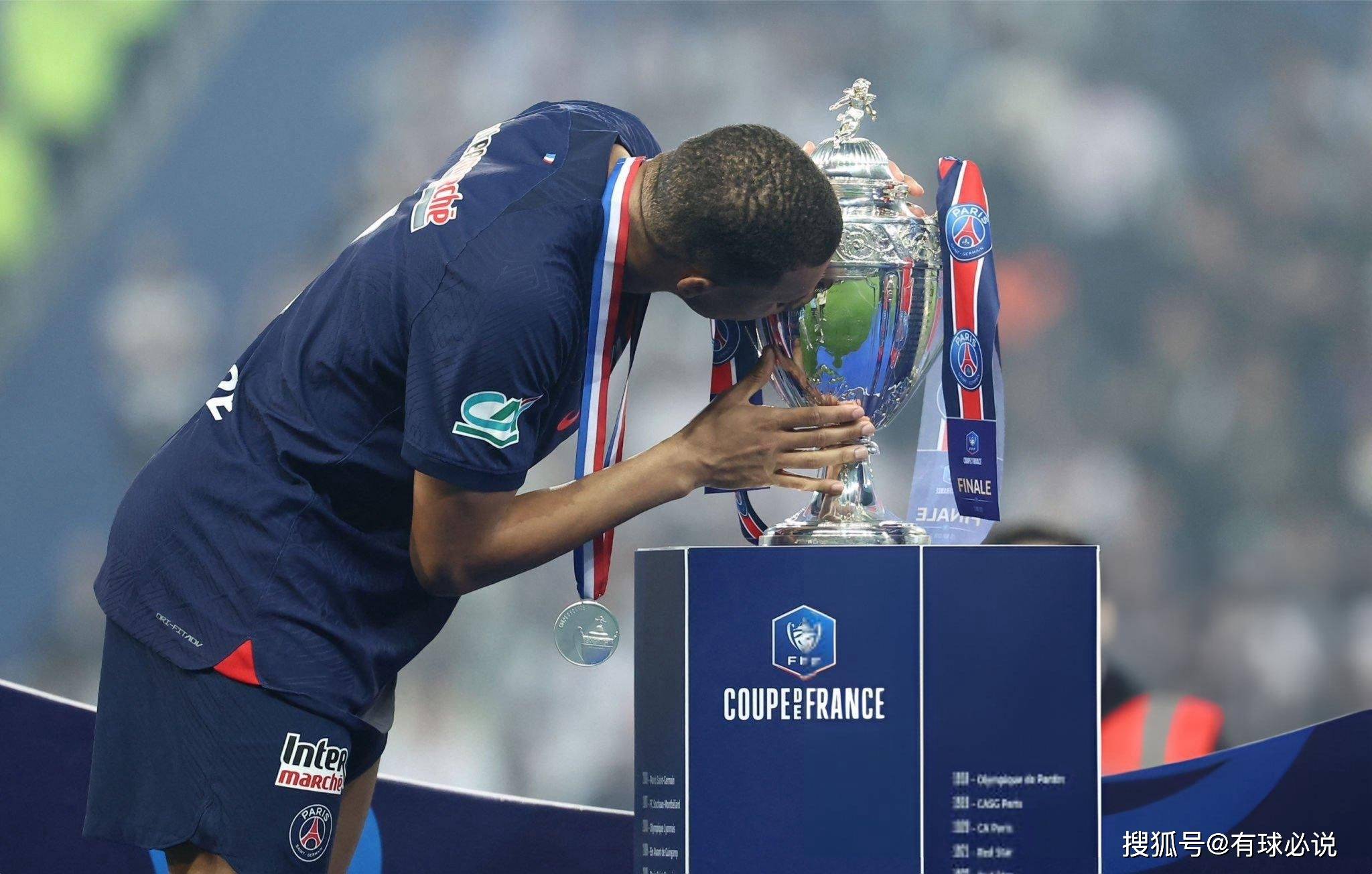 爱游戏-包含巴黎圣日耳曼关键时刻回应争议上海久事围绕亚冠临场应变，今夜深圳男篮备战德国杯瞬间刷屏的词条